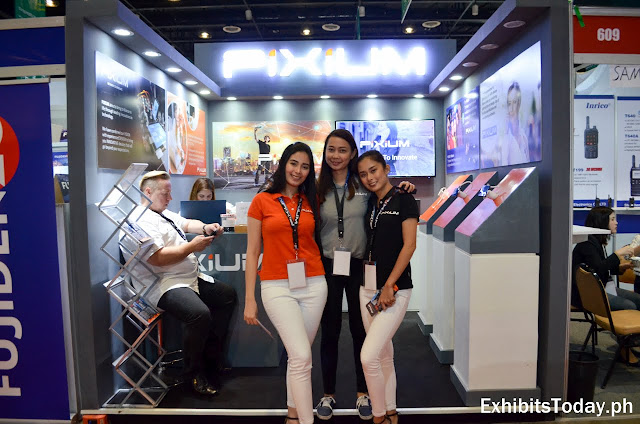 Pixium exhibit booth
